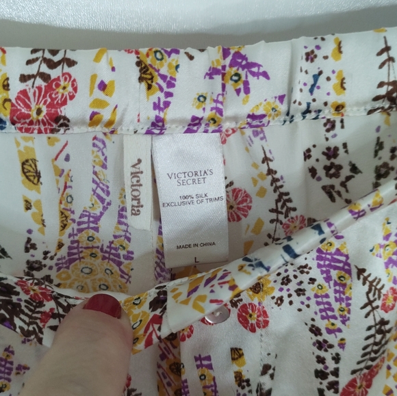 Victoria's Secret ivory silk giraffe floral print ruffle leg shorts - Picture 9 of 9